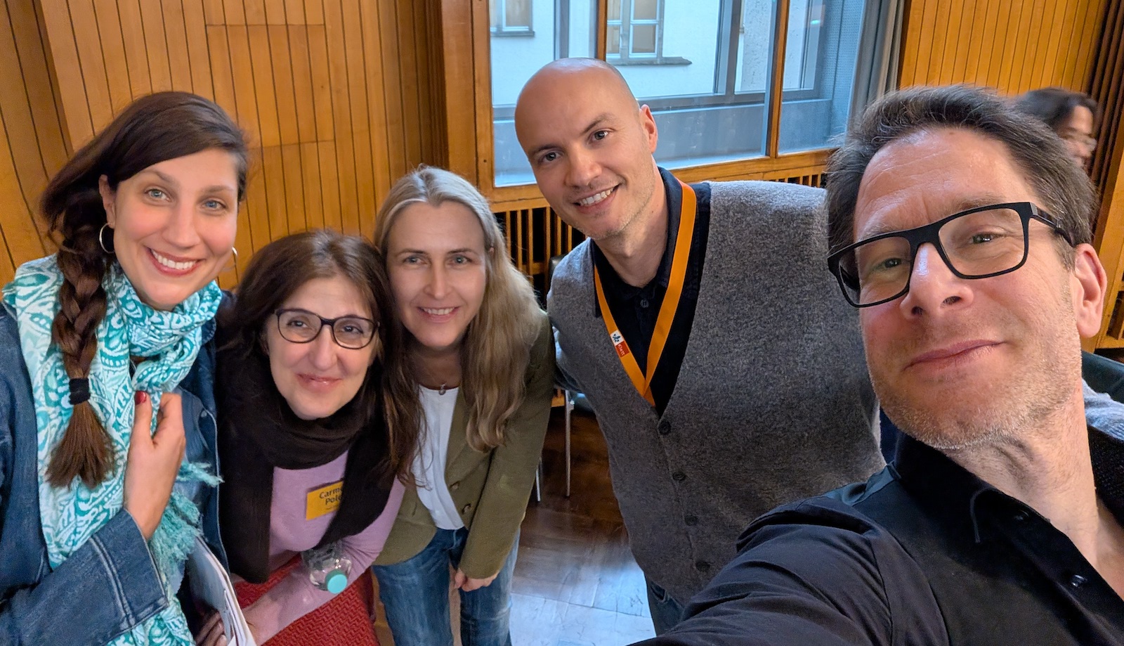 Parte del equipo organizador después de la conferencia